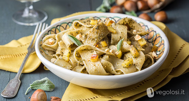 pappardelle al pesto di salvia e nocciole