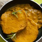 bistecca di seitan cipolle e curcuma