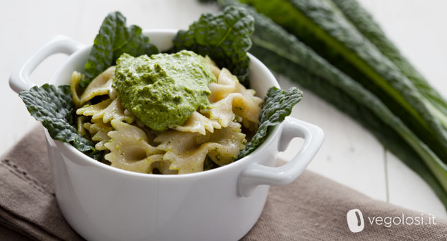 Pasta con pesto di cavolo nero