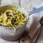 Pasta con pesto e pistacchi