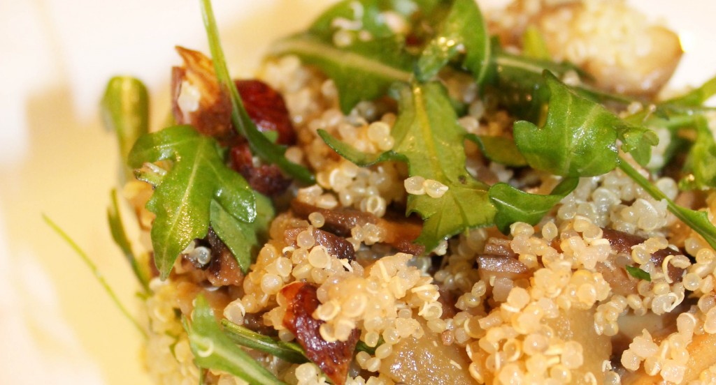 quinoa-funghi-nocciole-e-rucola