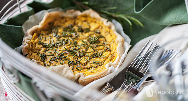 torta salata con crema di carote