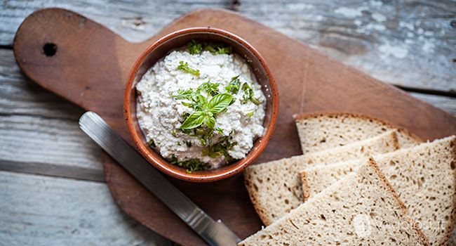 formaggio vegan spalmabile alle erbe