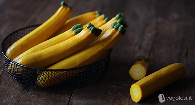 Zucchine gialle: cosa sono e come si cucinano - Vegolosi.it