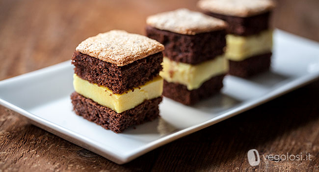cubotti dolci vegan al cioccolato e crema al cocco e cialde alle nocciole