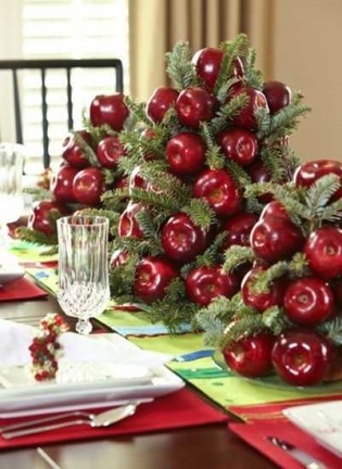 red-green-christmas-table-decor-4