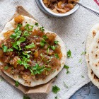 Pane naan vegano con chutney di cipolle e mele