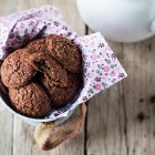 Biscotti vegan con ripieno al cioccolato