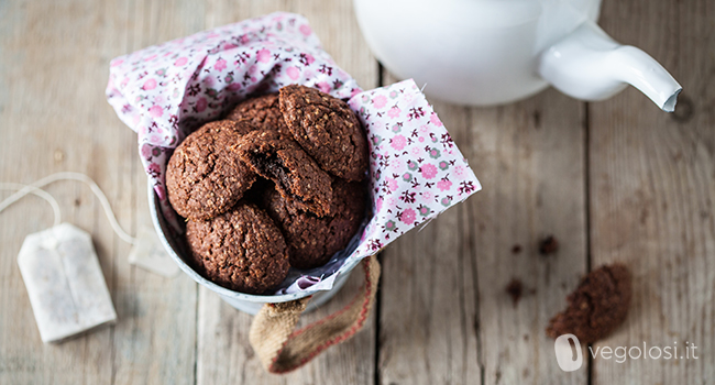 Biscotti vegan con ripieno al cioccolato