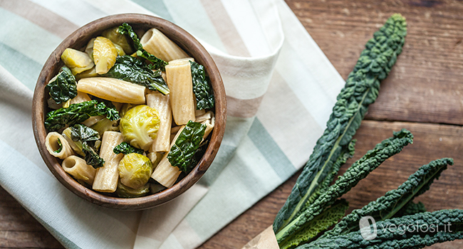 tortiglioni vegan cavolini bruxelles e cavolo nero