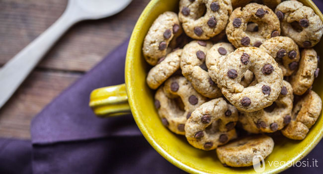 Ciambelline con gocce di cioccolato - Biscotti vegani 