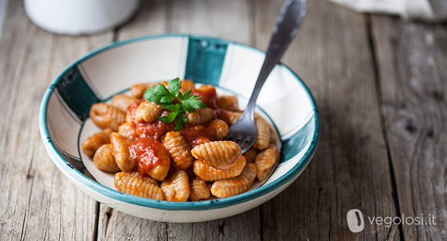 Gnocchi di ceci al pomodoro