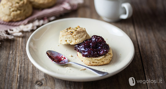 Scones vegani con confettura