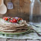 piadina humus di cannellini e pomodorini