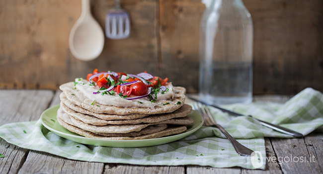 piadina humus di cannellini e pomodorini