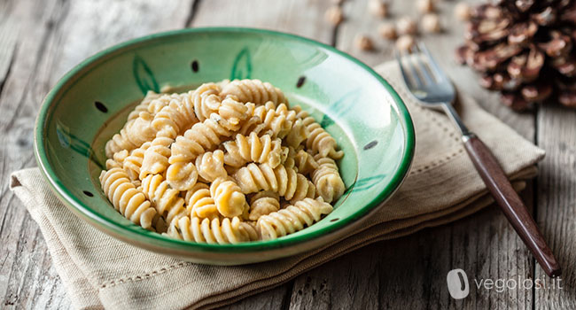 pasta al pesto di ceci con lime e menta