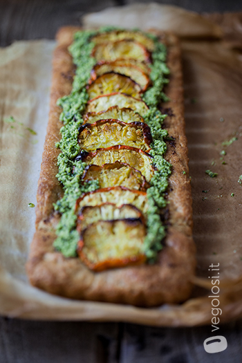 Focaccia vegana con melanzane rosse pesto