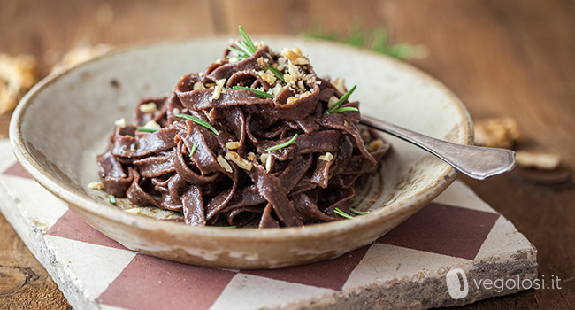 pasta cacao rosmarino aglio noci