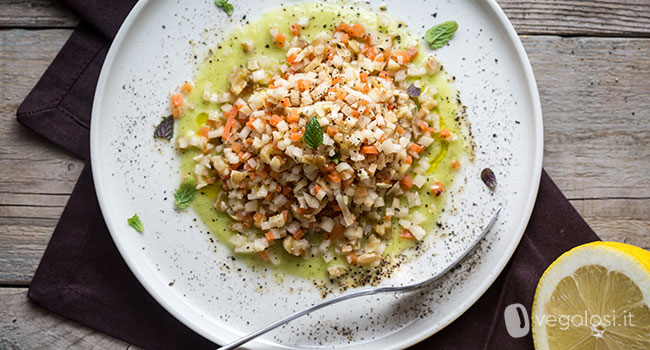 Insalata di sedano rapa con salsa all'ananas