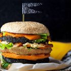 Burger vegano al carbone vegetale