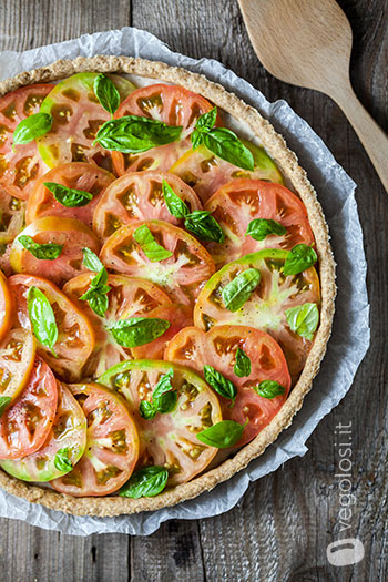 Crostata salata vegana con cannellini e pomodoro