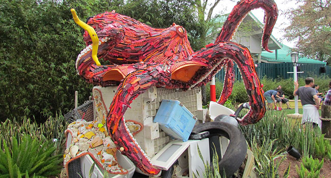 03-sw-trash-sculpture-octopus