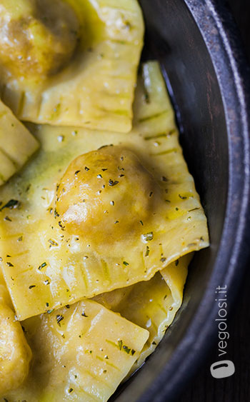 Ravioli vegani di zucca e seitan