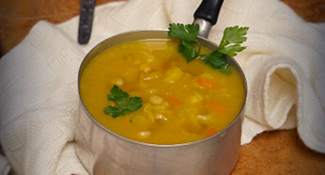 Zuppa-di-verza-e-patate-con-fagioli-cannellini-alla-curcuma2-1