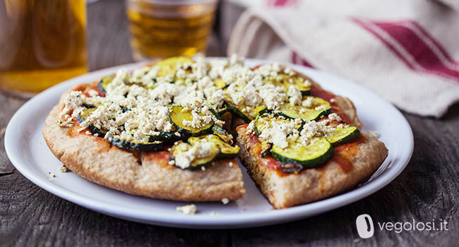 Pizza vegana in padella con zucchine e tofu