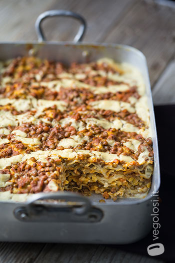 lasagna vegan pane carasau e ragù di lenticchie