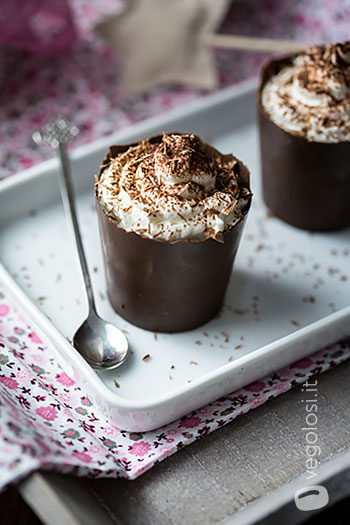 Bicchierini di cioccolato con crema alla vaniglia