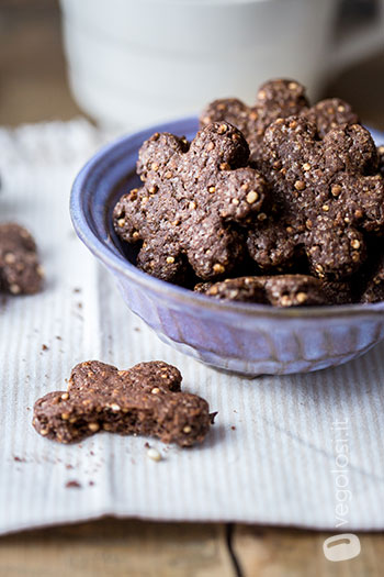 Biscotti vegani con quinoa e cioccolato