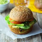 Burger vegani di bulgur e pomodoro