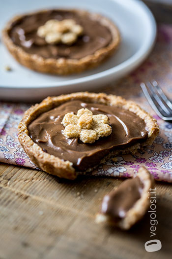 Crostatine con crema pasticcera vegan al cioccolato