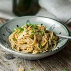 Spaghetti integrali con besciamella di arachidi