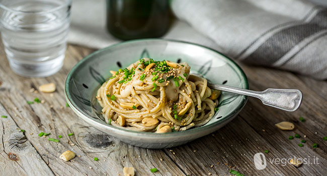 Spaghetti integrali con besciamella di arachidi