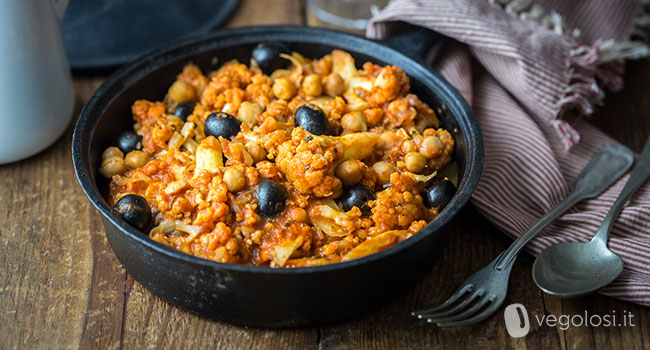 Spezzatino di cavolfiori alle olive nere e ceci