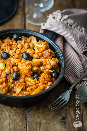 Spezzatino Di Cavolfiori Alle Olive Nere E Ceci Vegolosi It