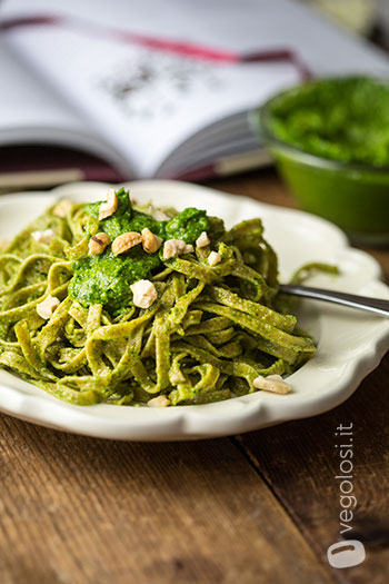 Tagliatelle al pesto di rucola e anacardi