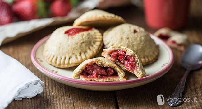 Mini pie ripiene di fragole al cardamomo e cannella