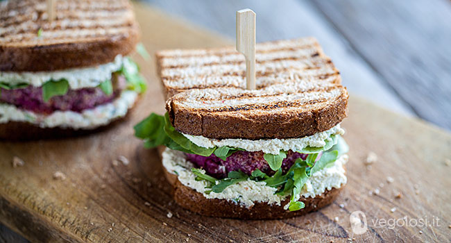 burger vegani barbabietola e riso