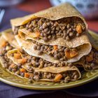 Crepes vegan al pomodoro con lenticchie al garam masala