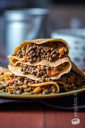 Crepes vegan al pomodoro con lenticchie al garam masala