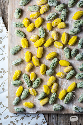 Gnocchi vegan paglia e fieno alle erbette e zafferano