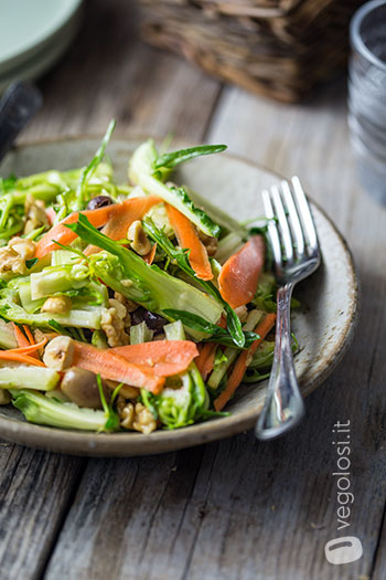 Insalata di puntarelle olive carote e nocciole