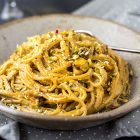 Spaghetti integrali con tofu affumicato e crema di zucca - Video