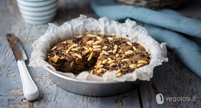 Castagnaccio con mele e cioccolato