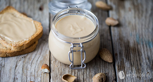 crema di mandorle fatta in casa