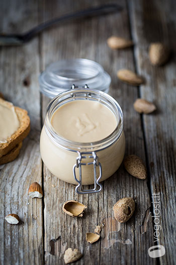 crema di mandorle fatta in casa