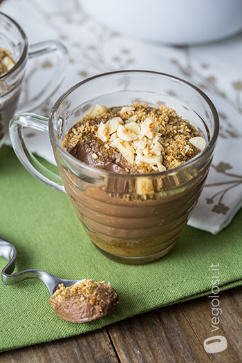 Bicchierini di crema di cioccolato e tofu alla noce moscata